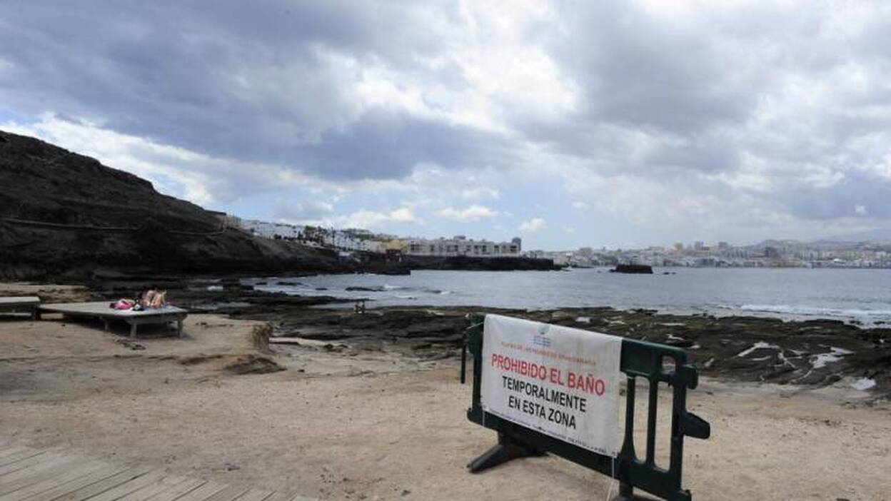 Quevedo sugiere que el Ejército causa la contaminación que cierra El Confital