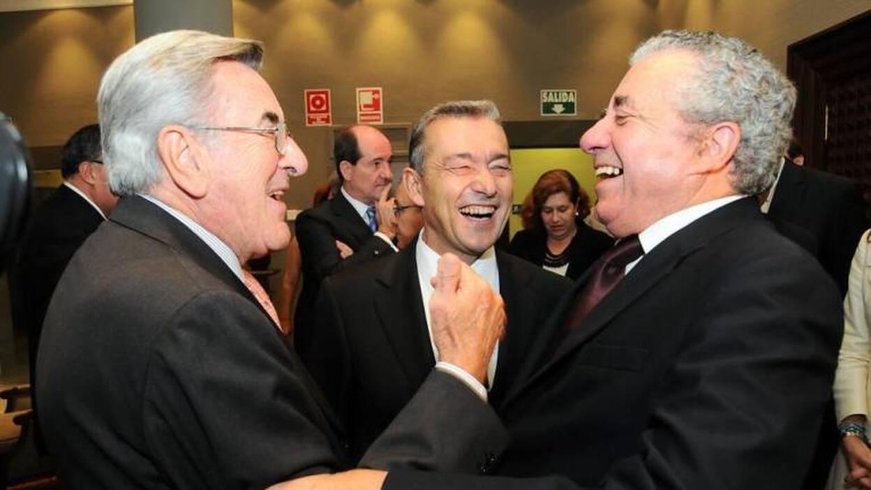 CC desiste de poner un sueldo a los expresidentes por falta de apoyos