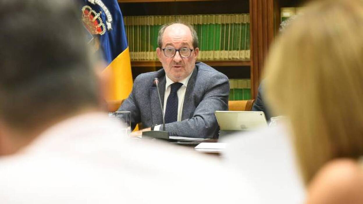 La oposición se enoja con Sintes al escamotear datos de los contratos