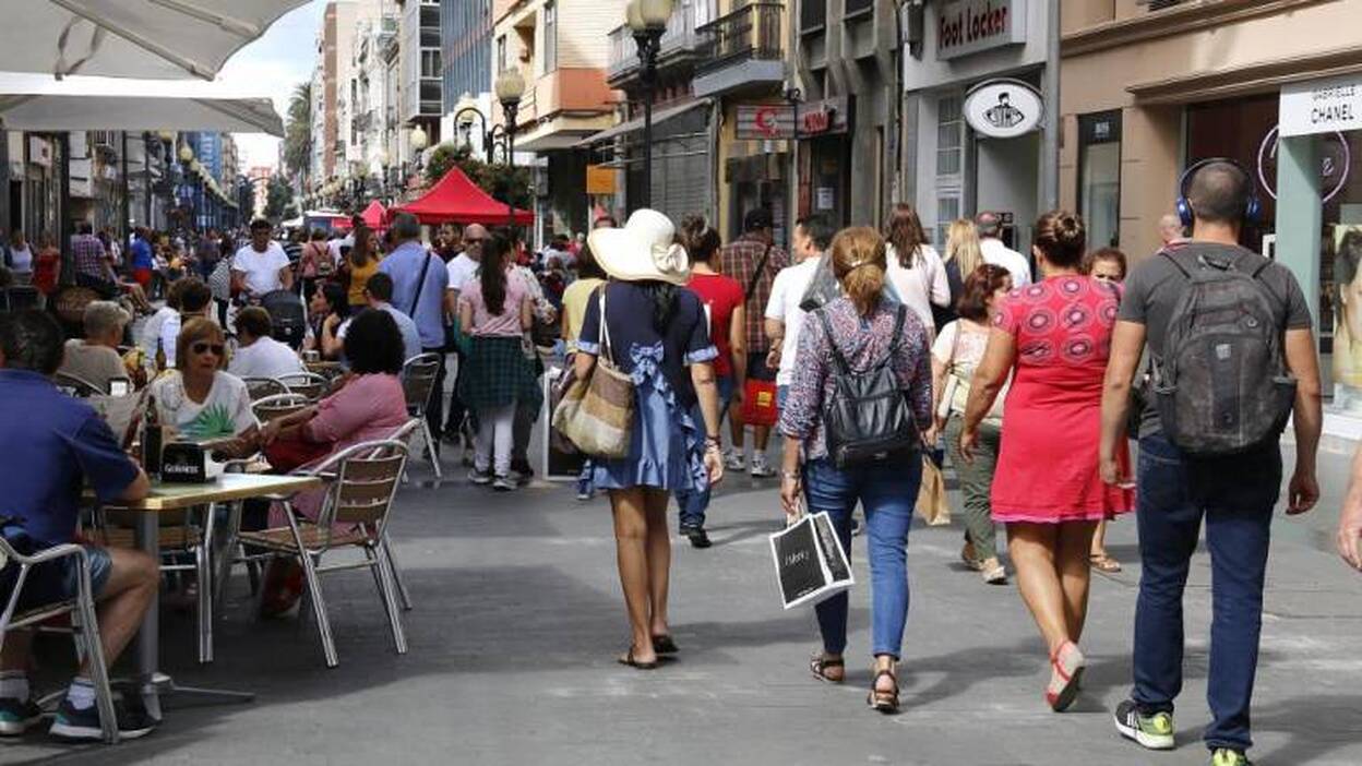 Las tiendas vuelven a abrir los domingos en la zona turística
