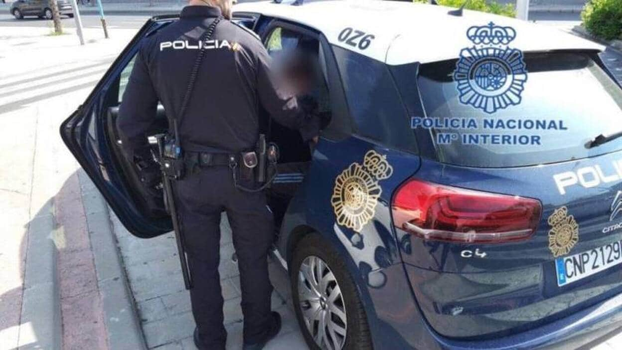 Detenido un hombre por zarandear a sus hijos menores y conducir ebrio con ellos a bordo