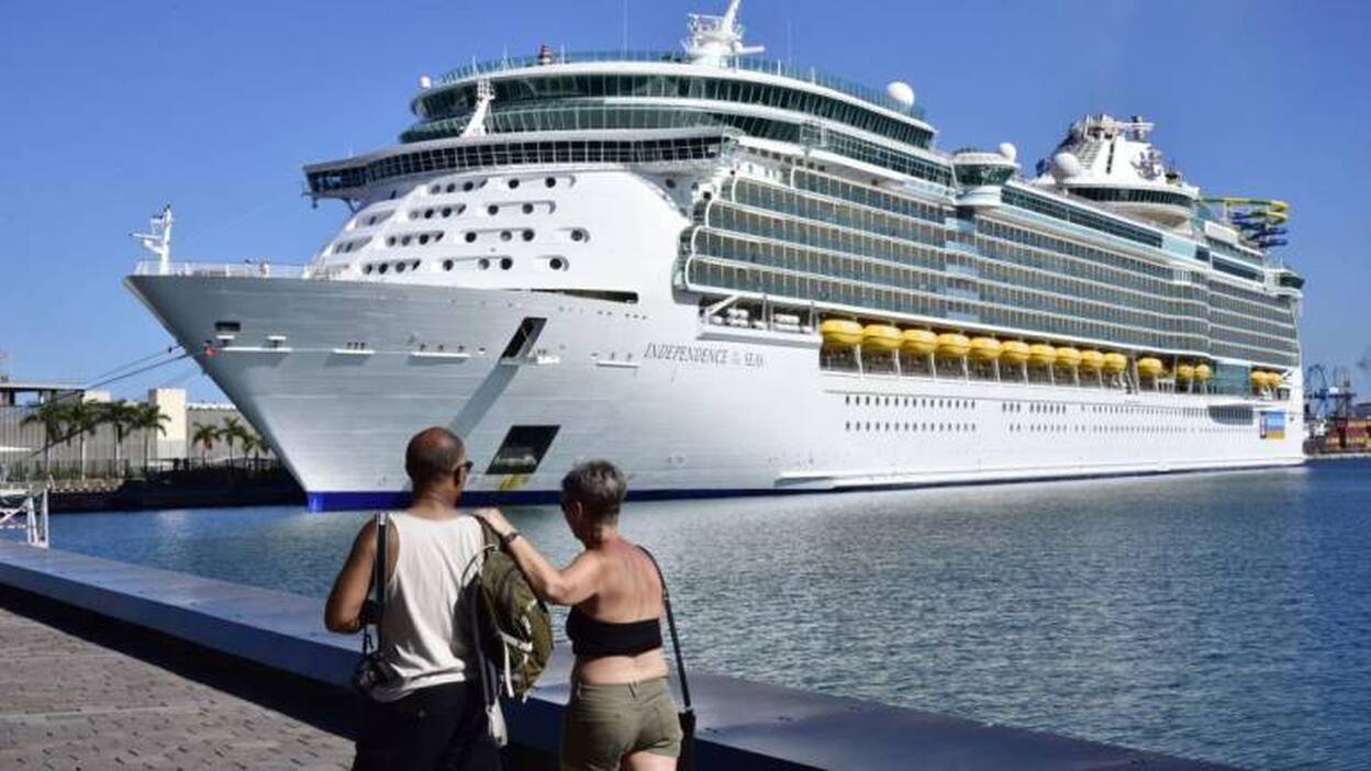 Cinco cruceros atracan en la capital durante este puente