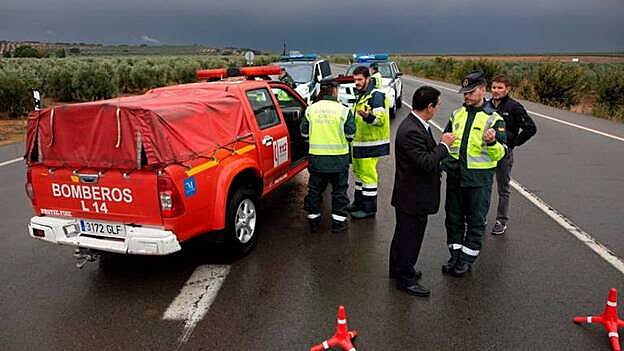 Un bombero muerto y aviso rojo por las lluvias en Málaga