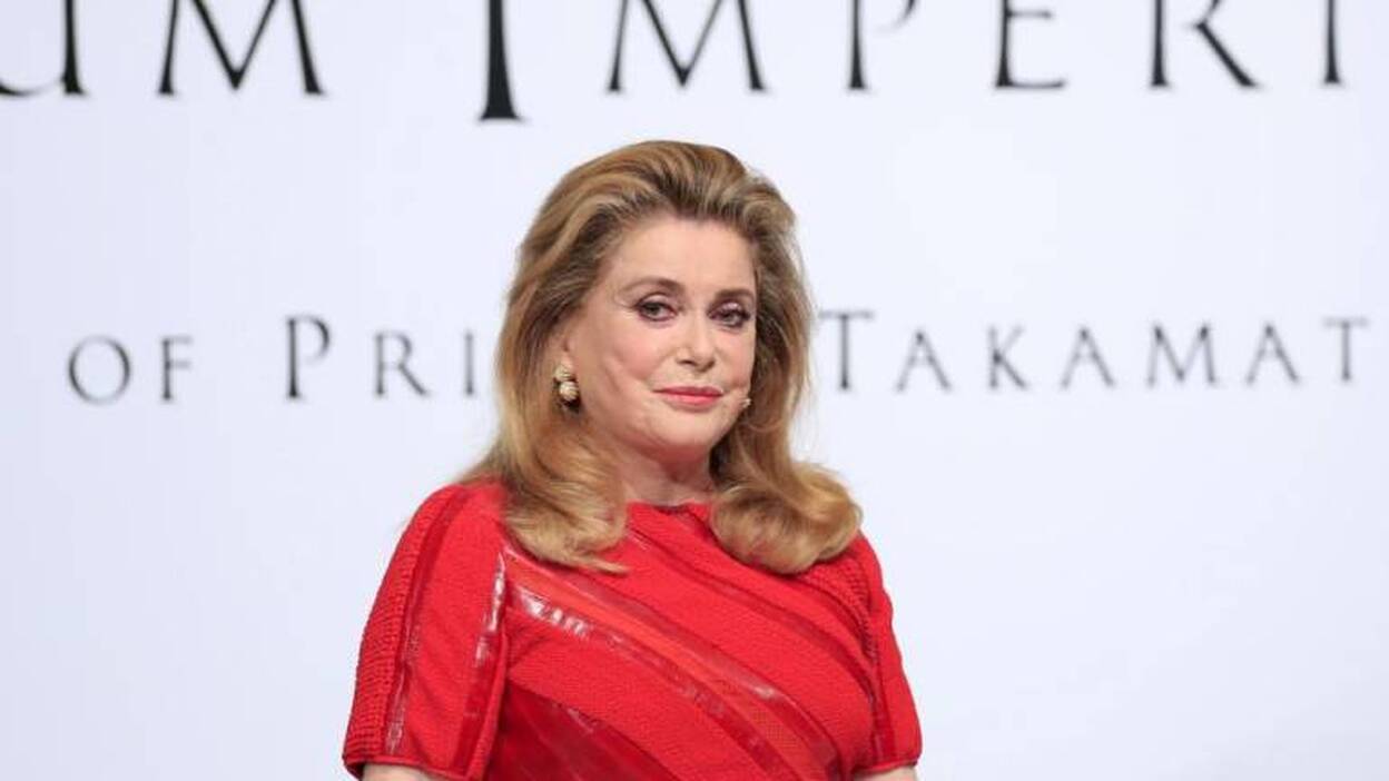 Deneuve recibe «sorprendida» el máximo premio artístico nipón