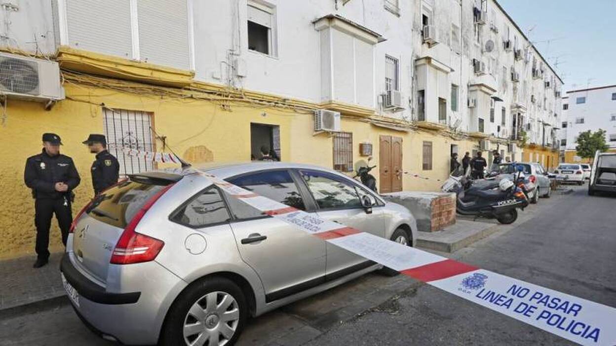 Muere una mujer apuñalada en su casa de Sevilla