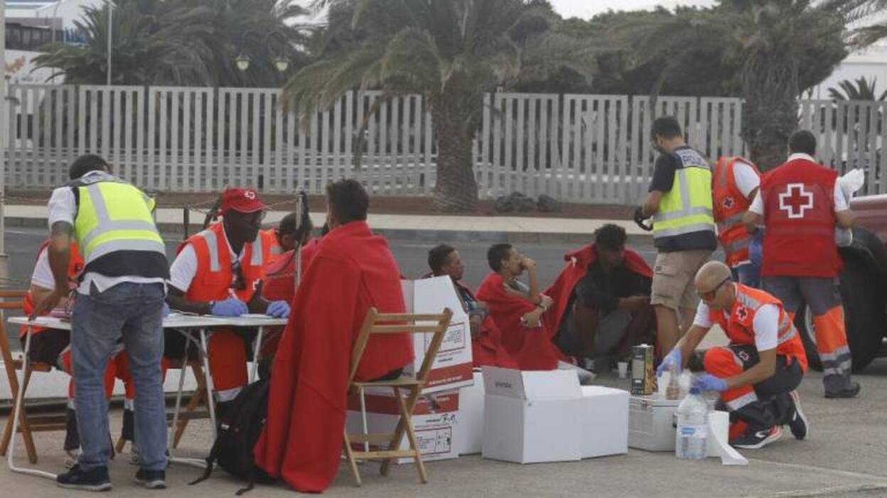 Canarias acoge a unos 330 menores inmigrantes llegados en patera