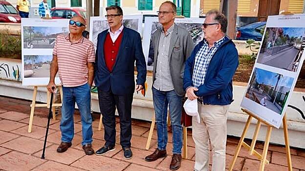 El concejal de Urbanismo, Javier Doreste (segundo por la izquierda) y el edil del Distrito Isleta-Puerto-Guanarteme, Sergio Millares (tercero), durante la presentación del proyecto, que se encuentra ahora en fase de licitación. / C7.