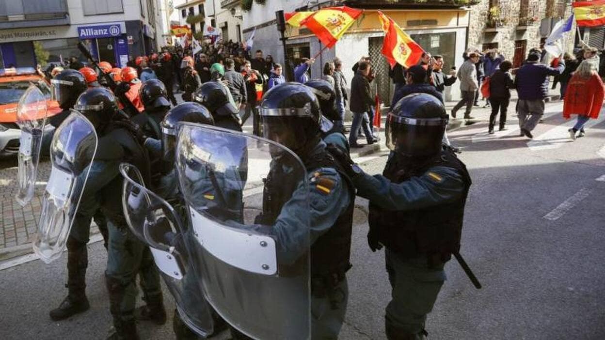 Cientos de personas protestan en Alsasua contra el acto de España Ciudadana