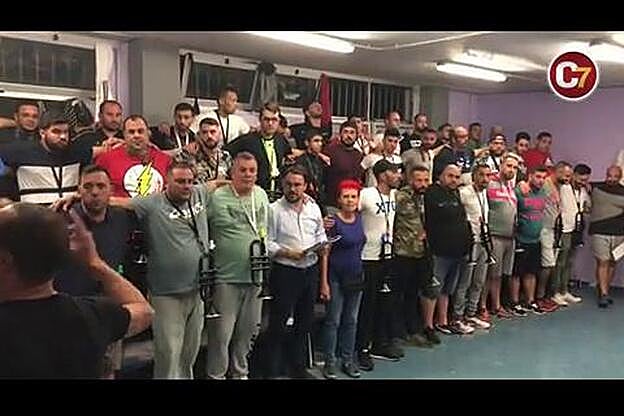 Antona da el cante con los grupos del carnaval