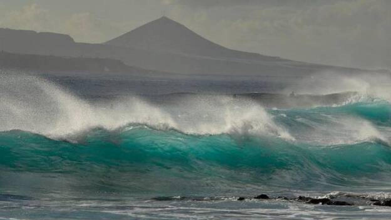 Cielos nubosos con chubascos en el norte de las islas