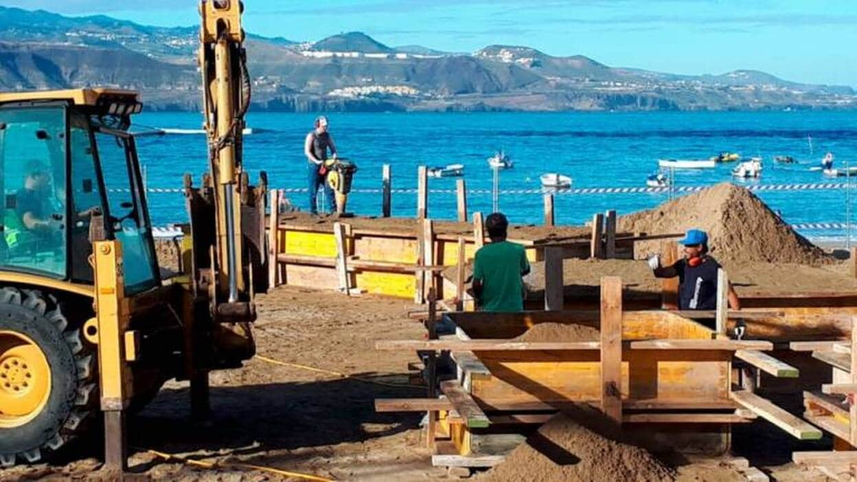 Movimiento de arena para el belén de Las Canteras