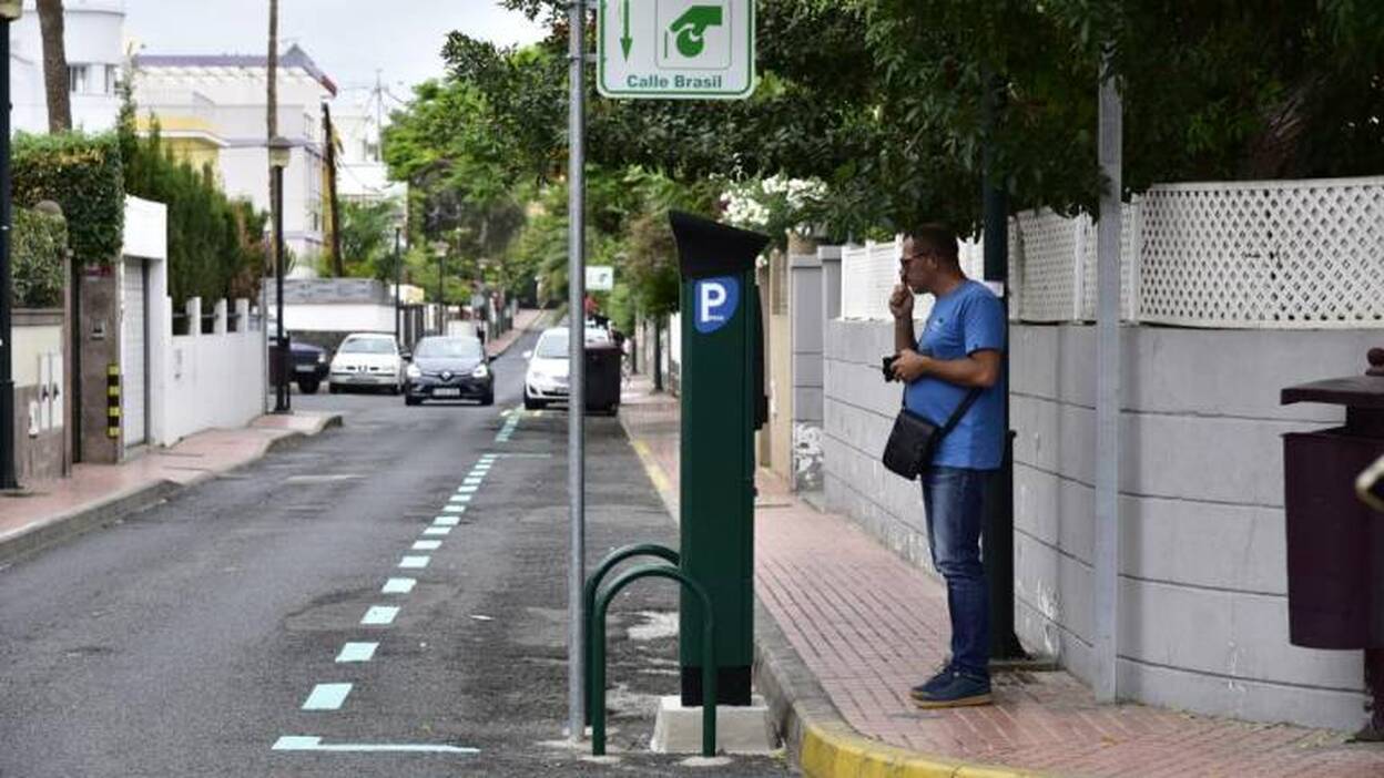 Las multas de la zona azul bajan este año hasta las 1.085 cada día