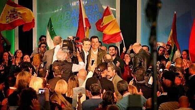 Pablo Casado y Juanma Moreno, en un acto en Algeciras.