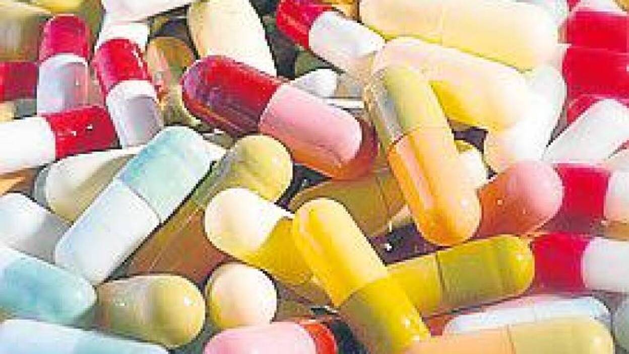 Antibióticos. Abuso en procedimientos como la cirugía de implantes o extracción de muelas