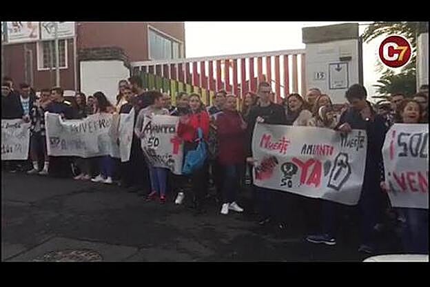Protesta del instituto de Lomo Apolinario por el amianto