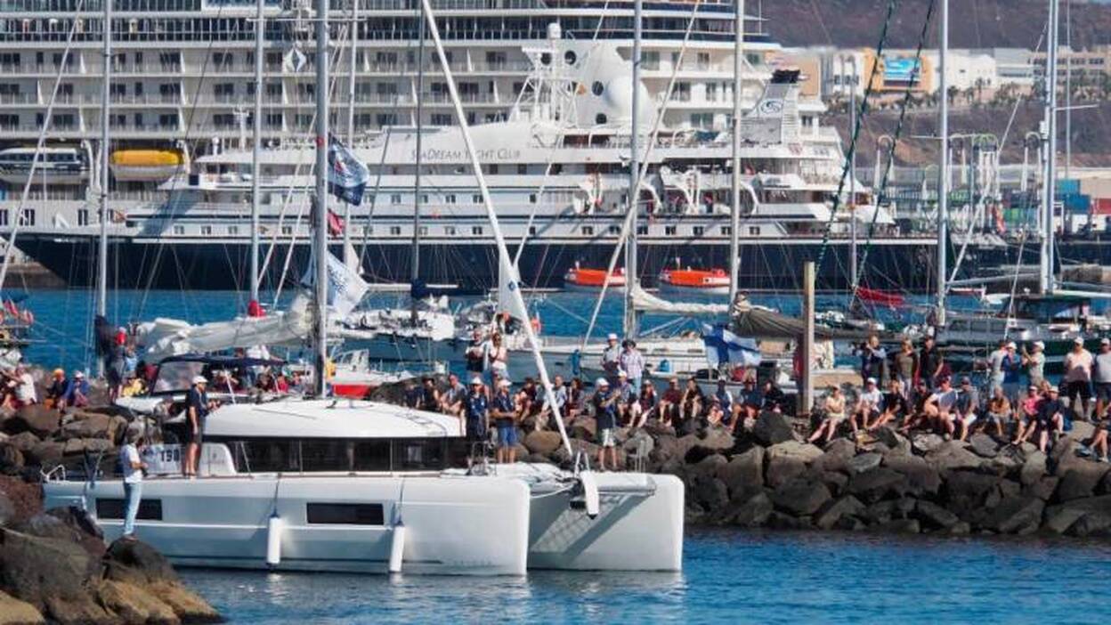 200 embarcaciones parten del Puerto