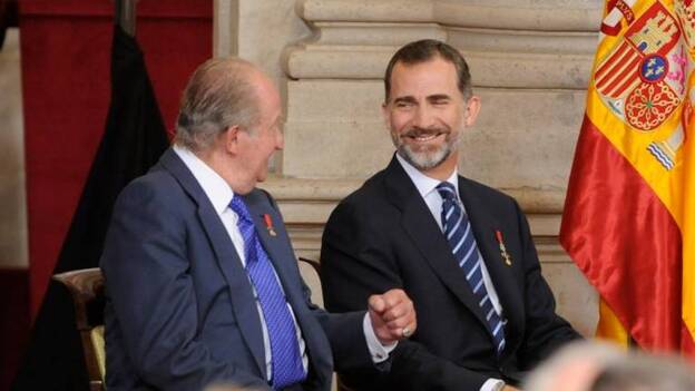 Juan Carlos I asistirá con los reyes al acto de la Constitución en el Congreso