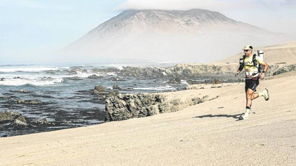 Yeray Durán lidera el Half Marathon des Sables Perú tras la segunda etapa