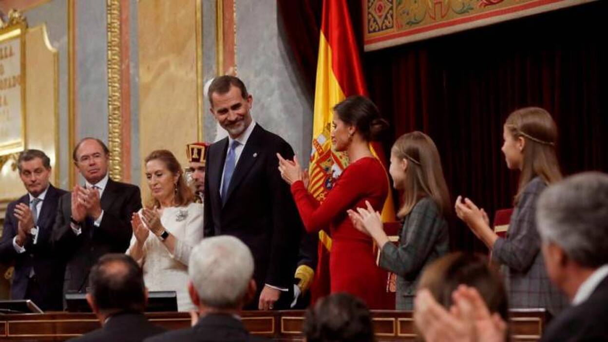 El rey alaba los «valores» de la Carta Magna del 78