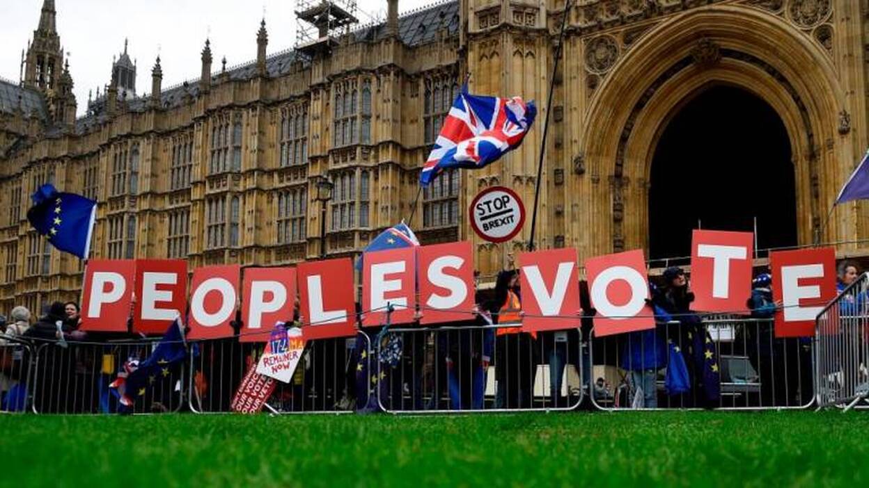 Corbyn pide a May que se vaya si no puede renegociar el ‘brexit’