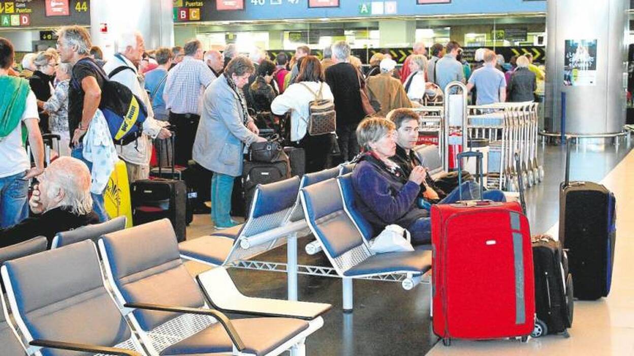 Canarias cree que Ábalos «está en bucle» con los precios aéreos