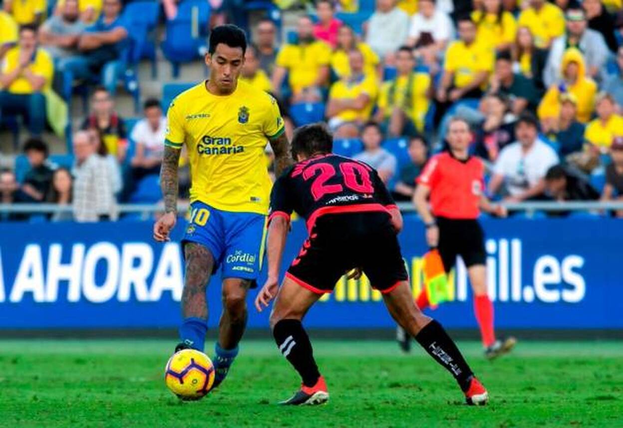 Araujo cumple 100 partidos con Las Palmas y marca por primera vez en un derbi