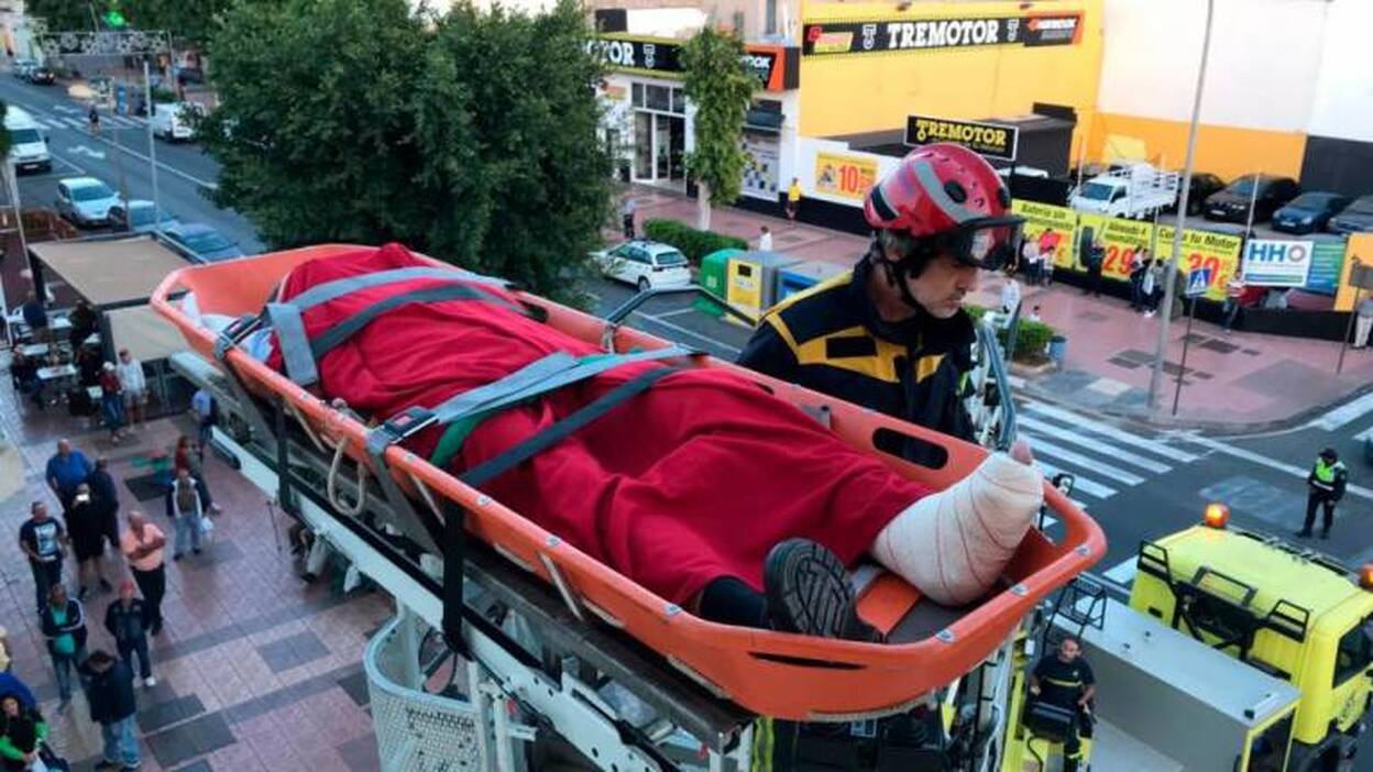 Evacúan a una persona desde un tercer piso en Vecindario