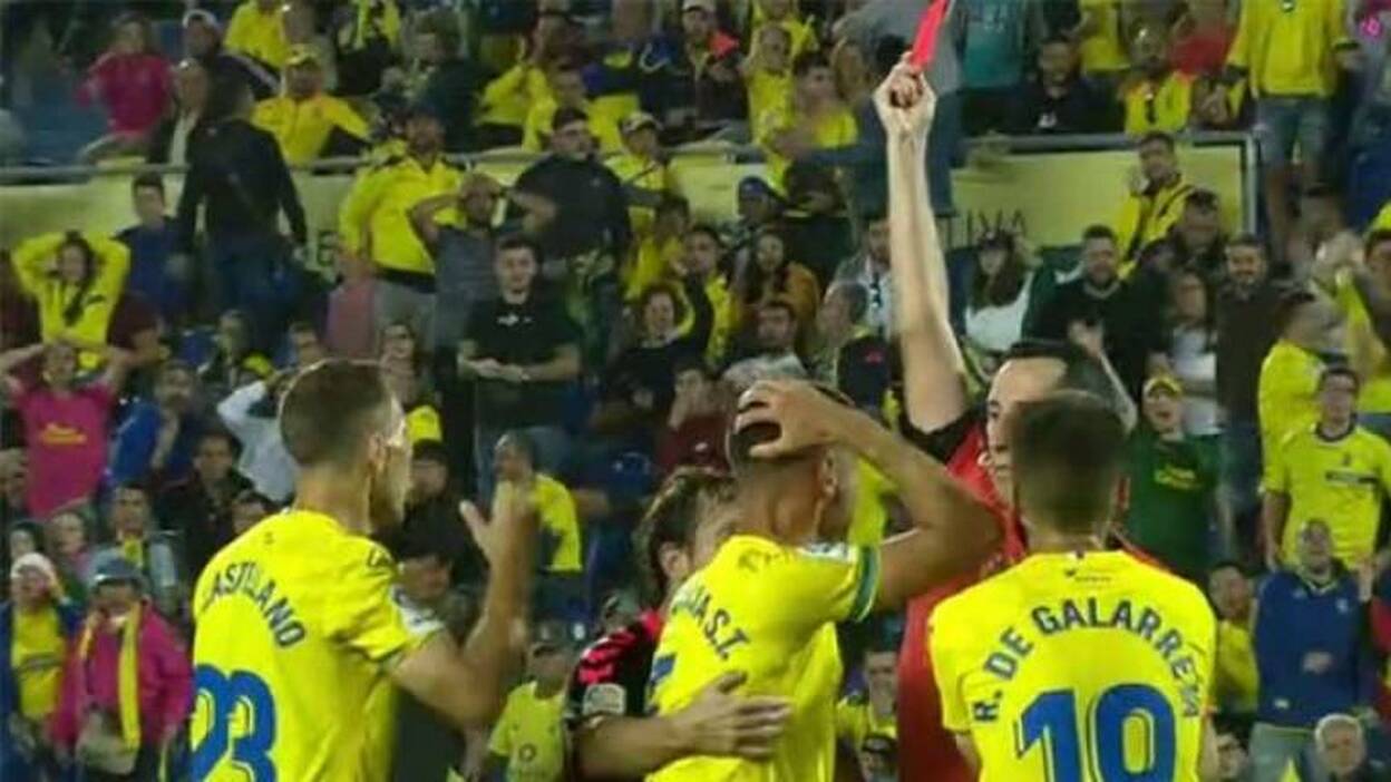 La Liga premia al árbitro que pitó el penalti al Tenerife
