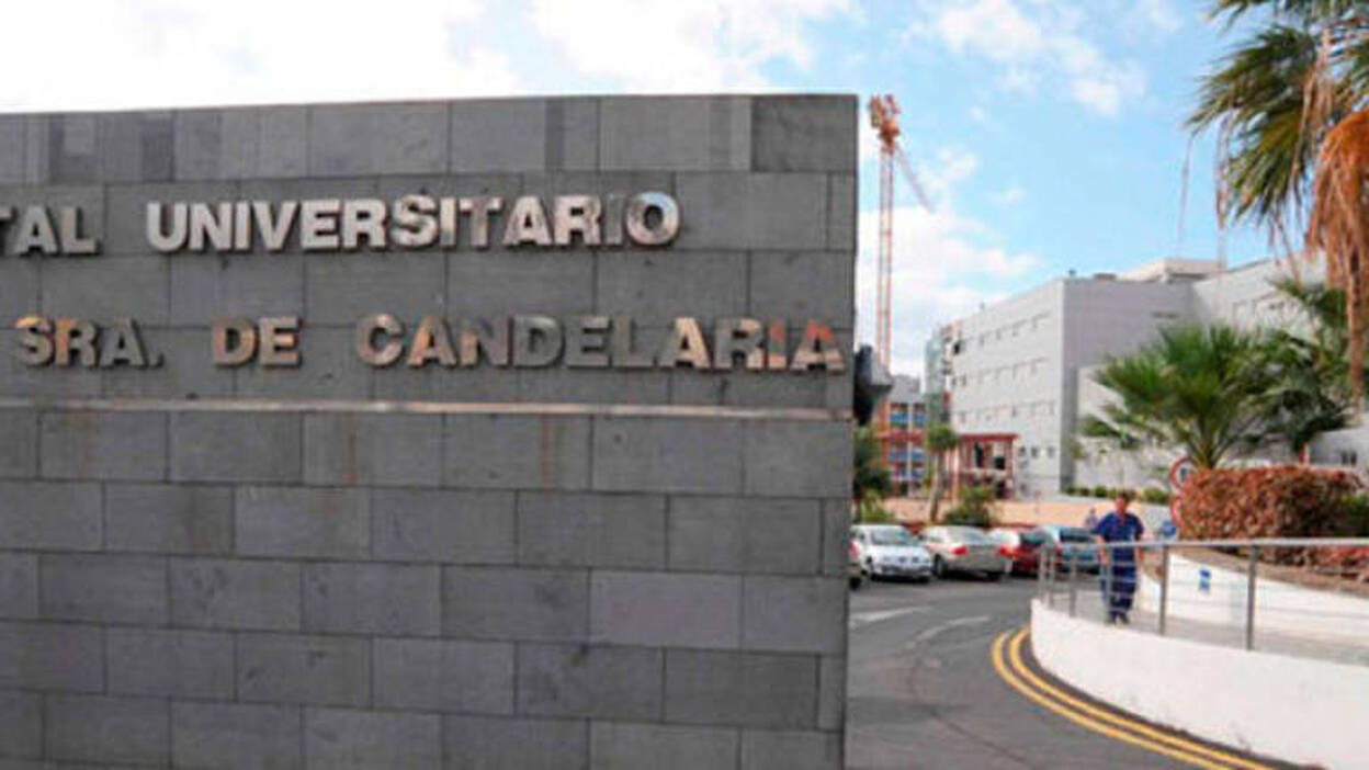 Grave un motorista al chocar con un turismo en Arona