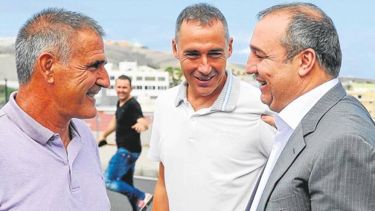 Dos incorporaciones y cuatro bajas