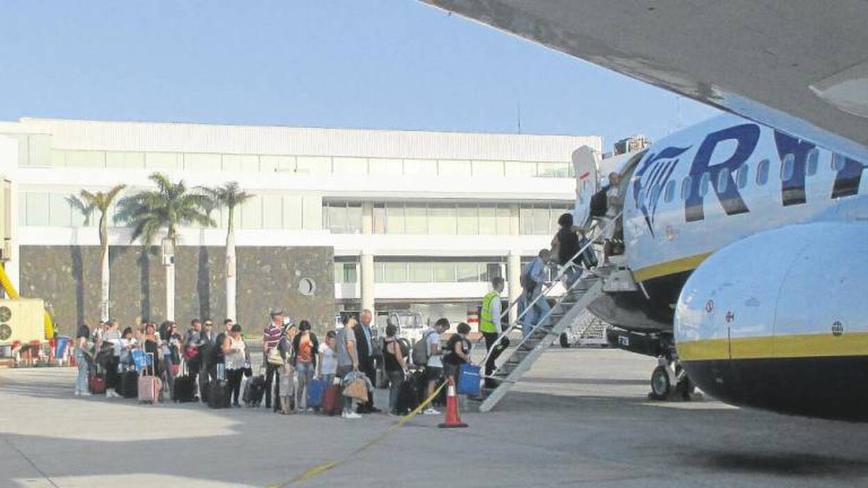 Los tripulantes de cabina de Ryanair irán a la huelga en enero