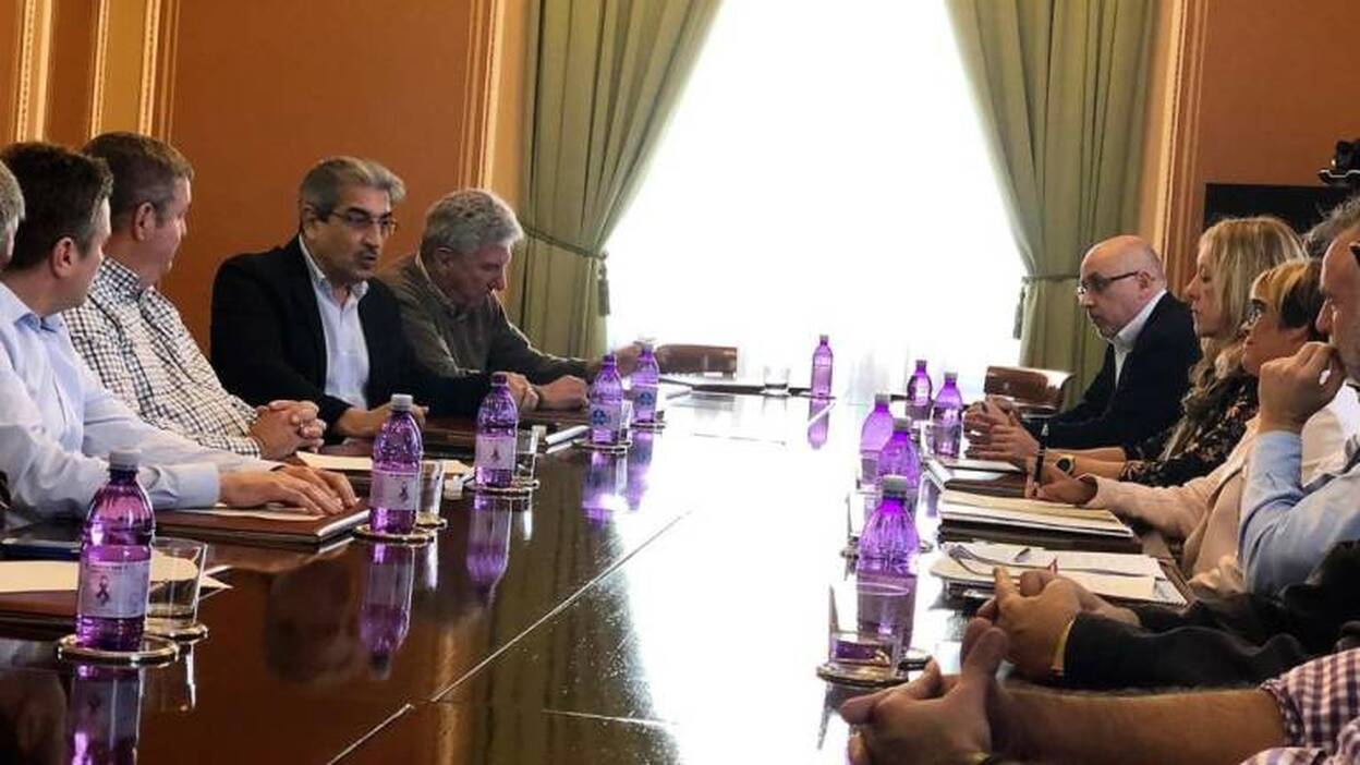 NC liga su apoyo a los PGE con los 8 millones del agua