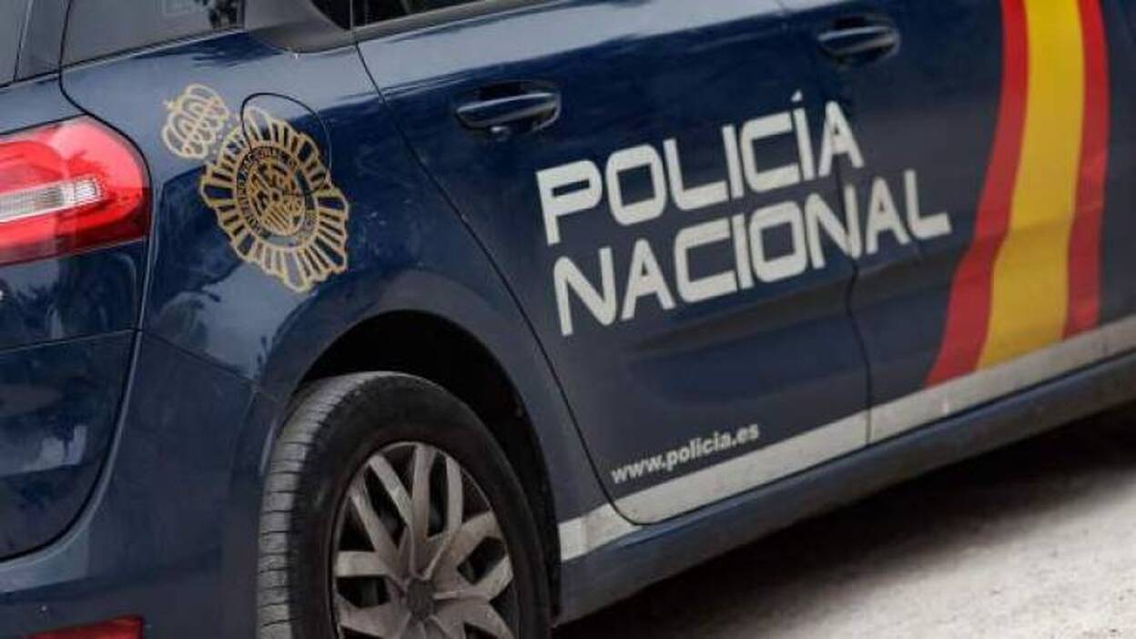 Da una paliza a la anciana a la que cuidaba