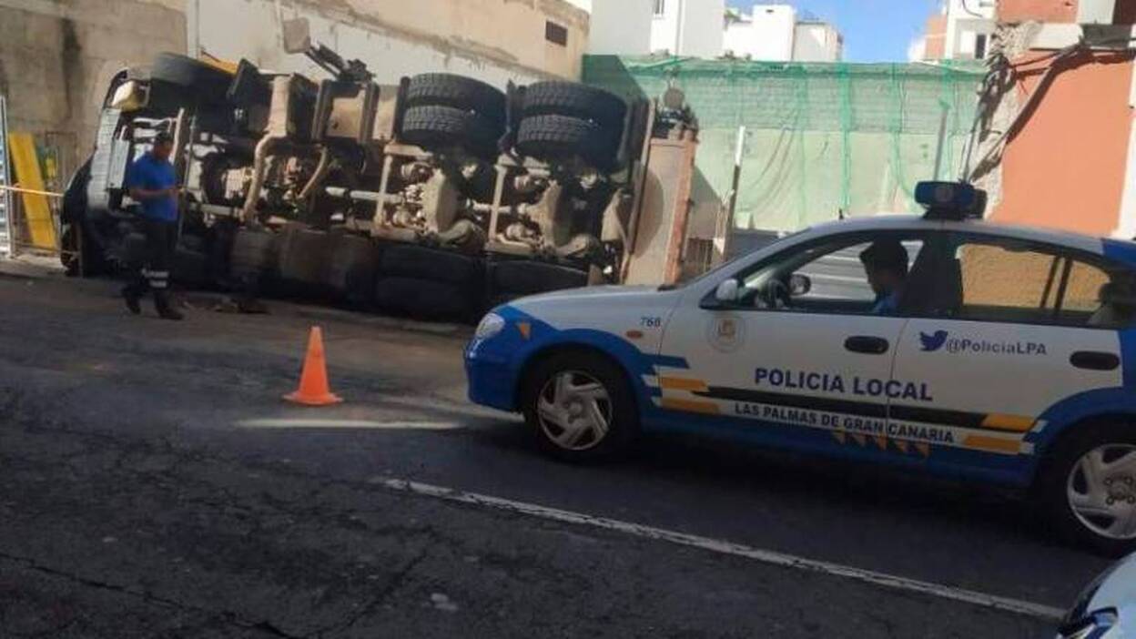Vuelca un camión en Guanarteme