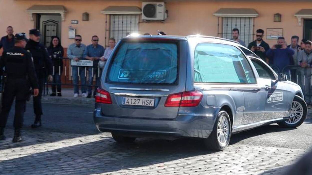 Llega al tanatorio el féretro con Julen tras finalizar la autopsia