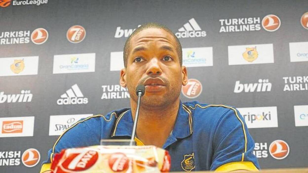 Eulis Báez: «No podemos pensar en competir para salvarnos»