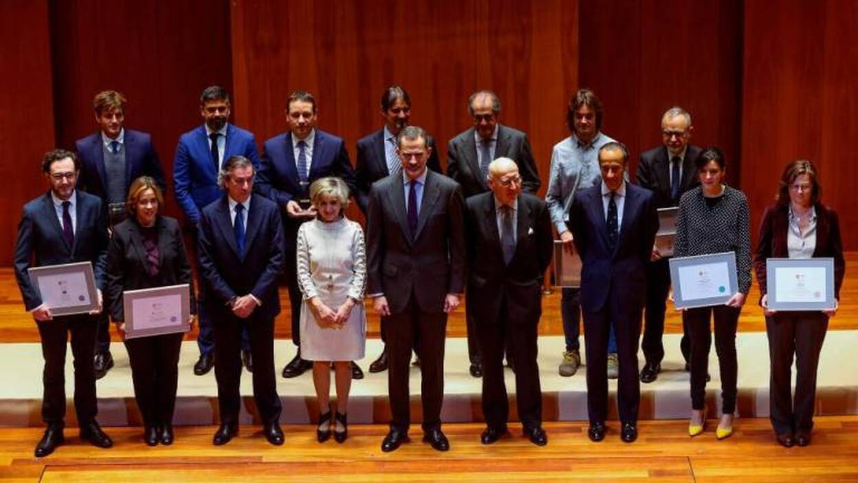 El rey pide una "sólida alianza" social para abordar retos como la pobreza