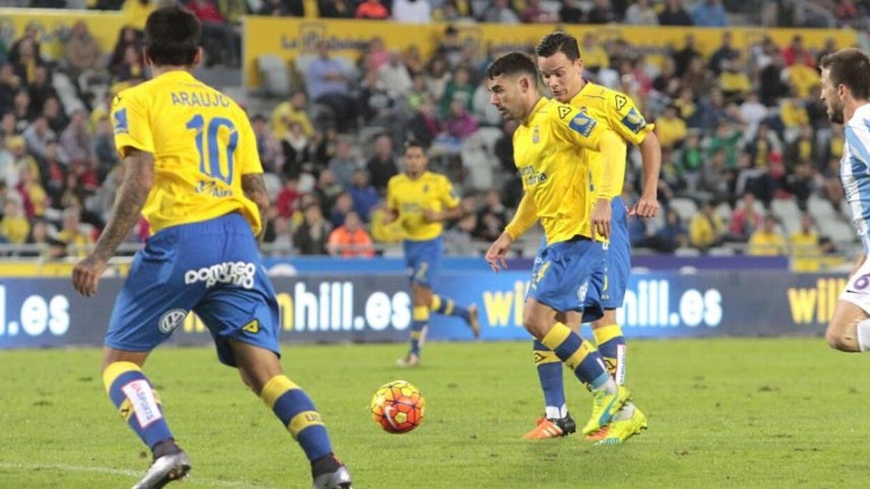 Tana jugará cedido en China y la UD Las Palmas da por "cerrada" su plantilla