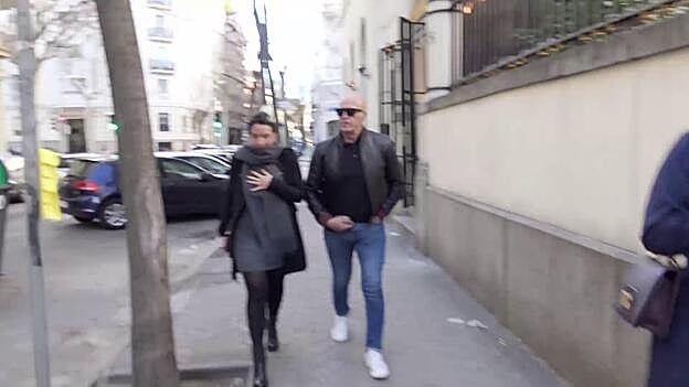 Kiko Matamoros y su novia cada día más enamorados