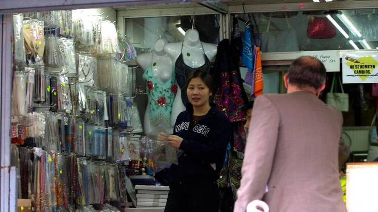 5.000 chinos de Madrid estudian ir al TC por «discriminación» de los bancos ante el bloqueo masivo de sus cuentas