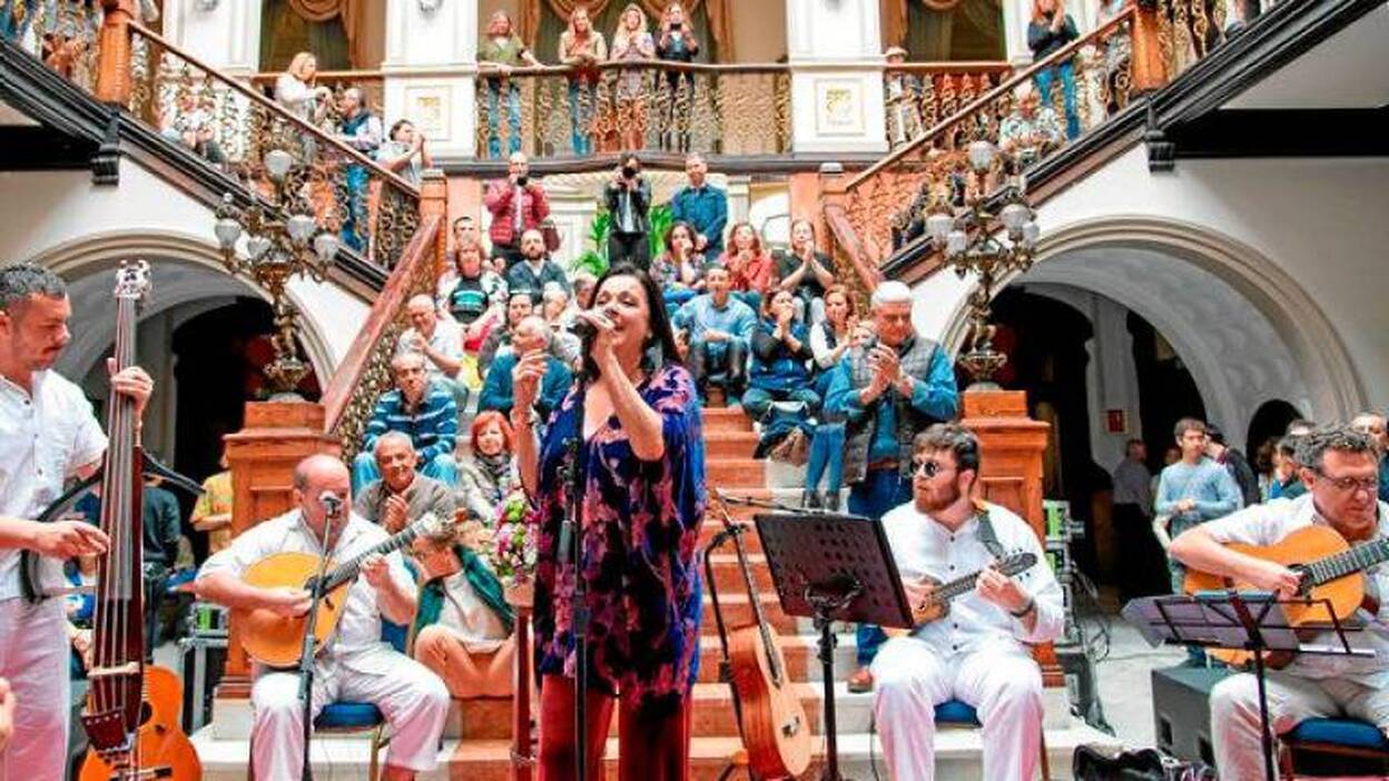 Mestisay abarrota el Gabinete Literario en un concierto especial