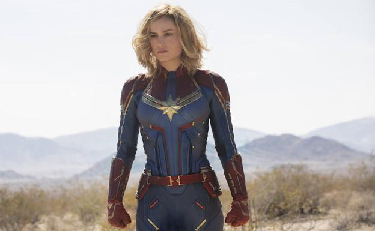 Brie Larson se mete en la piel de la Capitana Marvel.