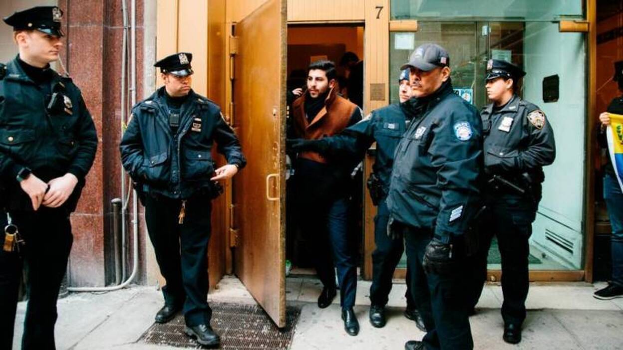 Venezuela denuncia la ocupación de sedes en EEUU y Guaidó dice que Maduro está débil