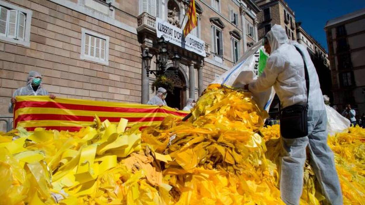 El Palau, sepultado en lazos amarillos