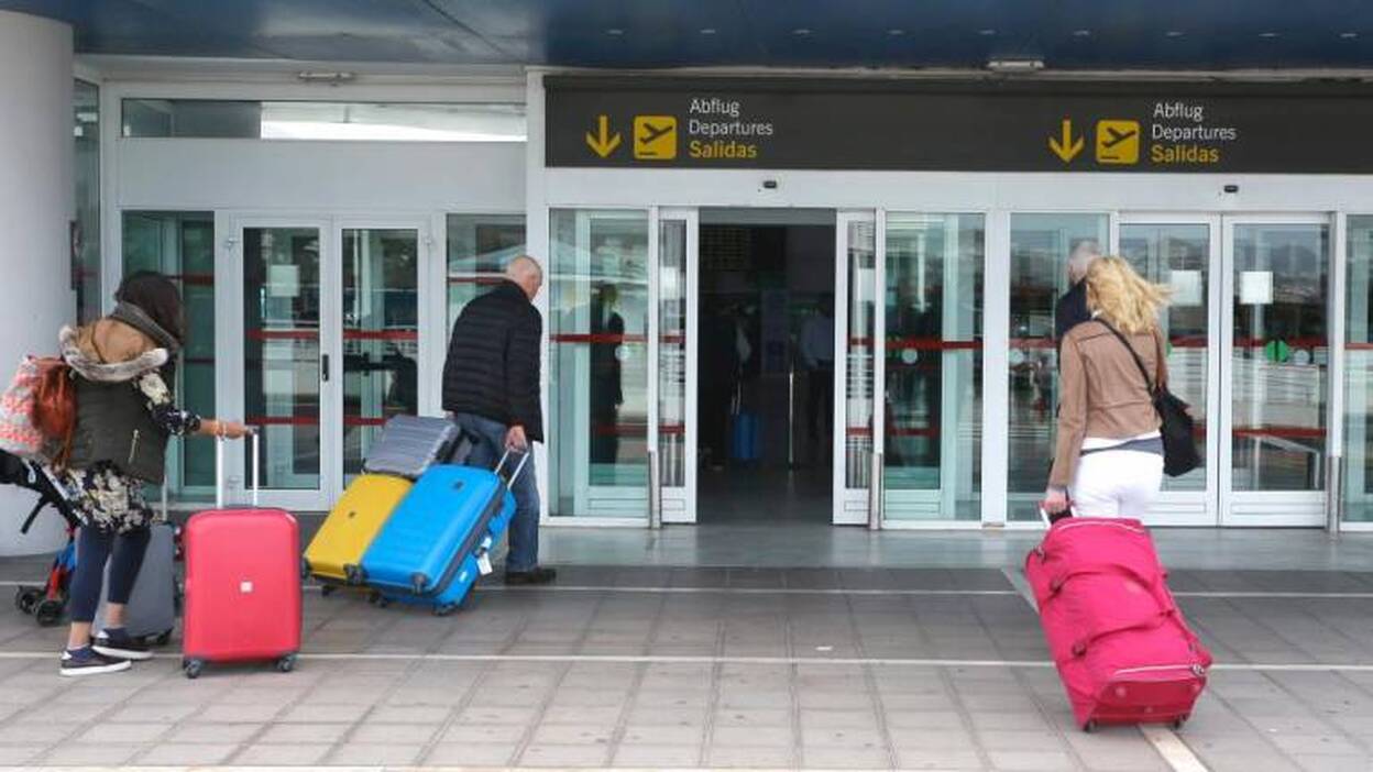 Las terminales del aeropuerto verán reforzada la seguridad del exterior