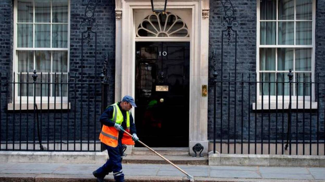 El caos del ‘brexit’ acrecienta la presión sobre Theresa May para que dimita