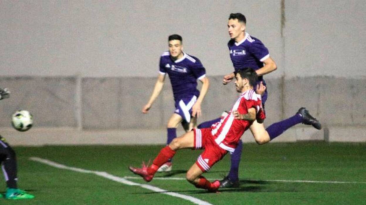 El Atlético GC A mantiene sus opciones de jugar la promoción