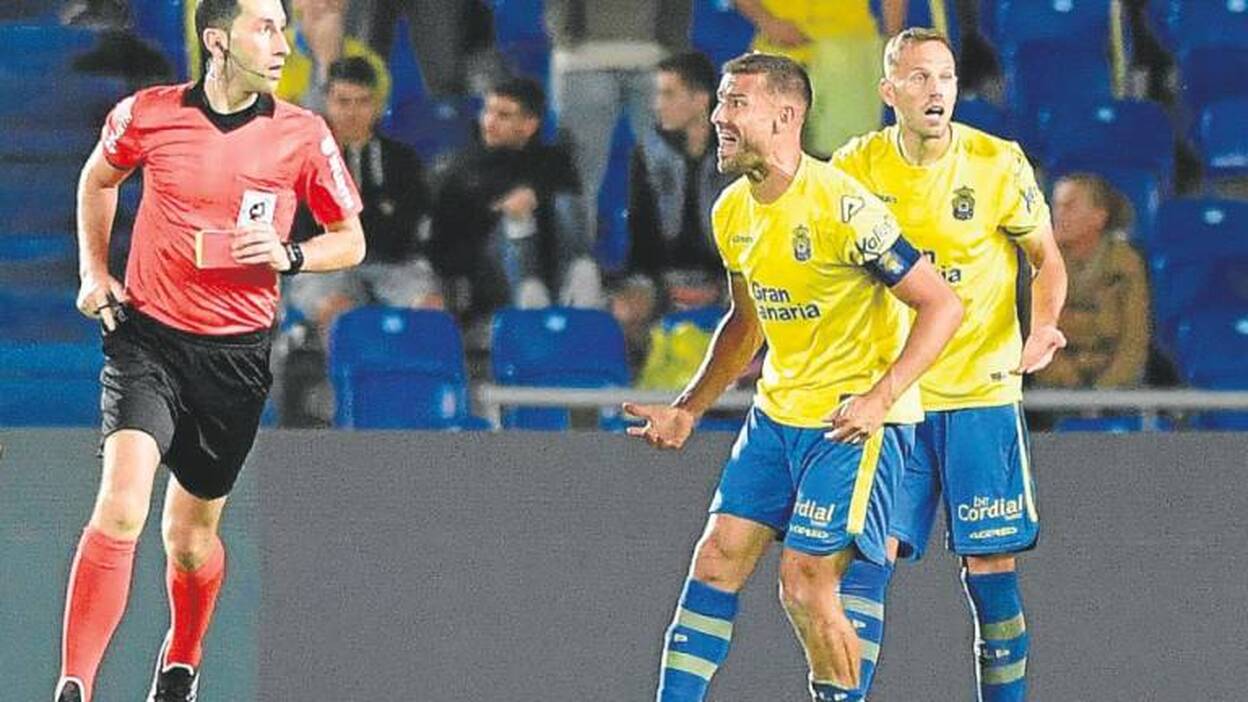 El cabreo con los árbitros se institucionaliza en la UD