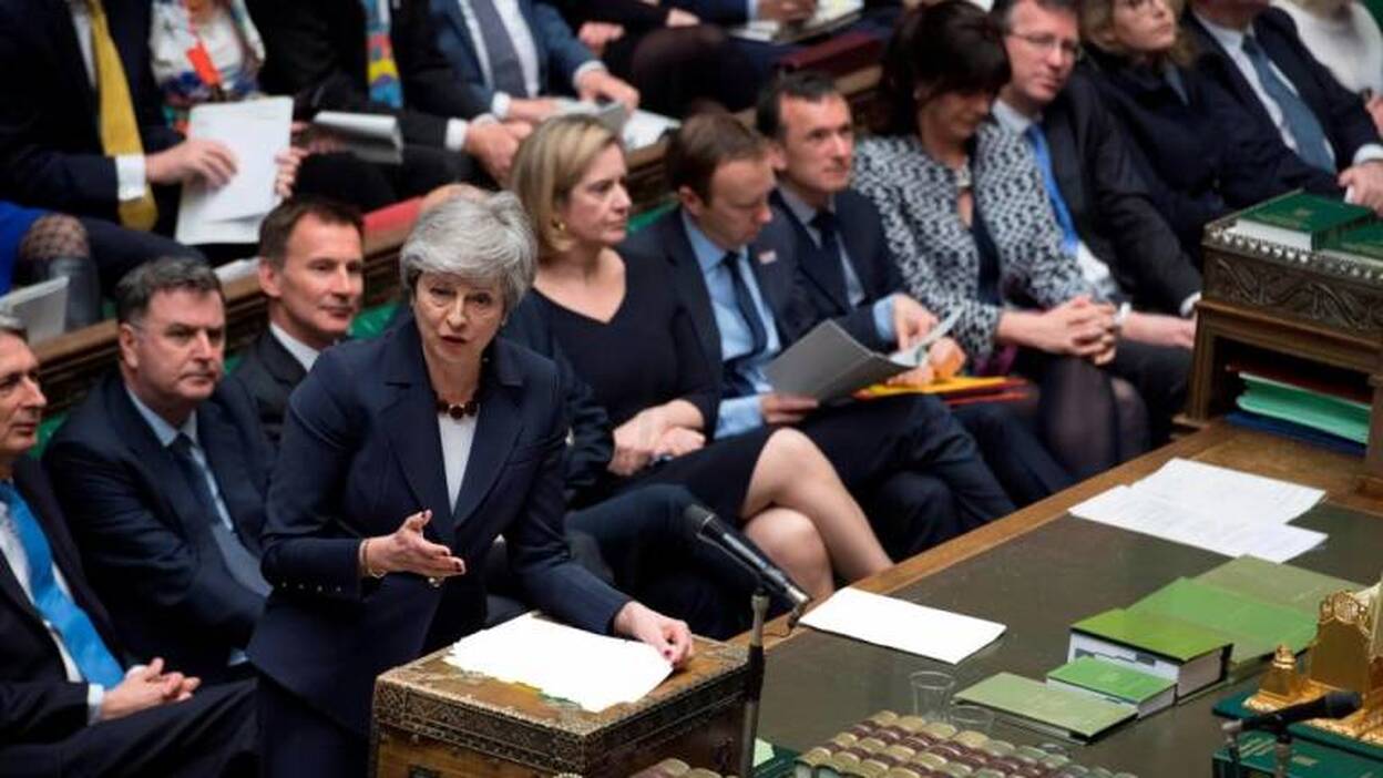 May ofrece su cabeza a cambio de que se apruebe su acuerdo de ‘brexit’
