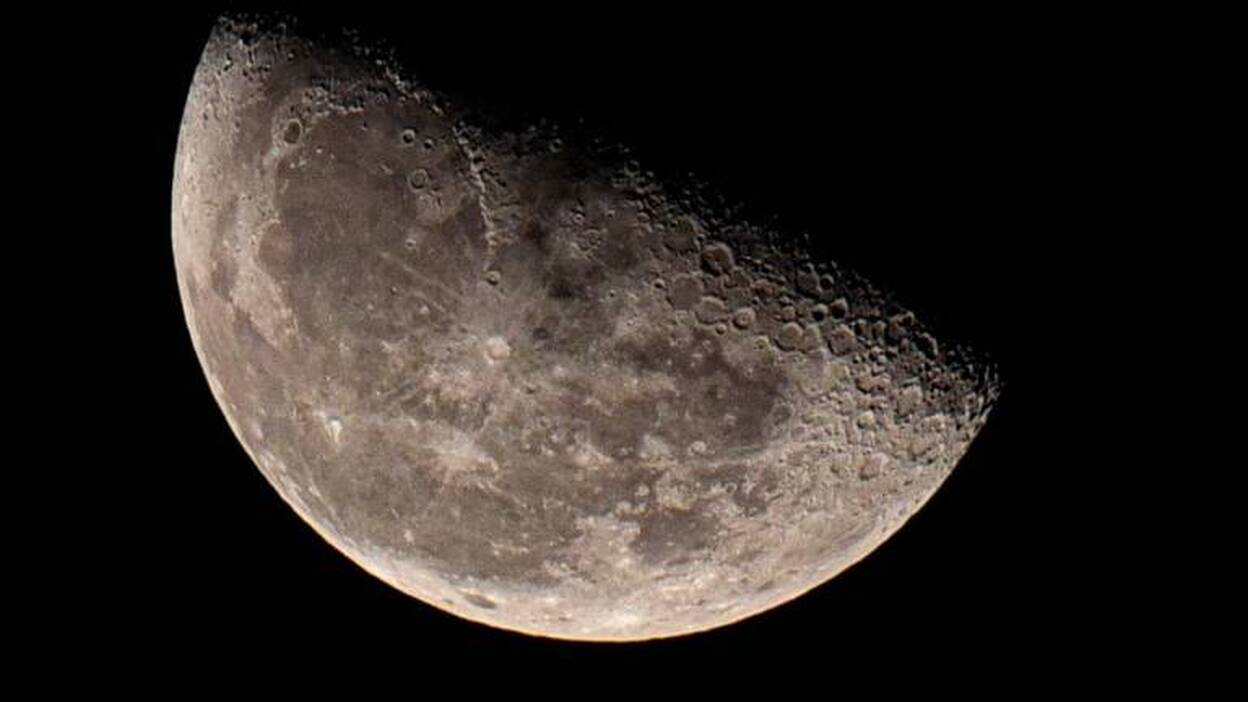 Una científica calcula que la temperatura en el interior de la Luna es superior a los 1.300ºC